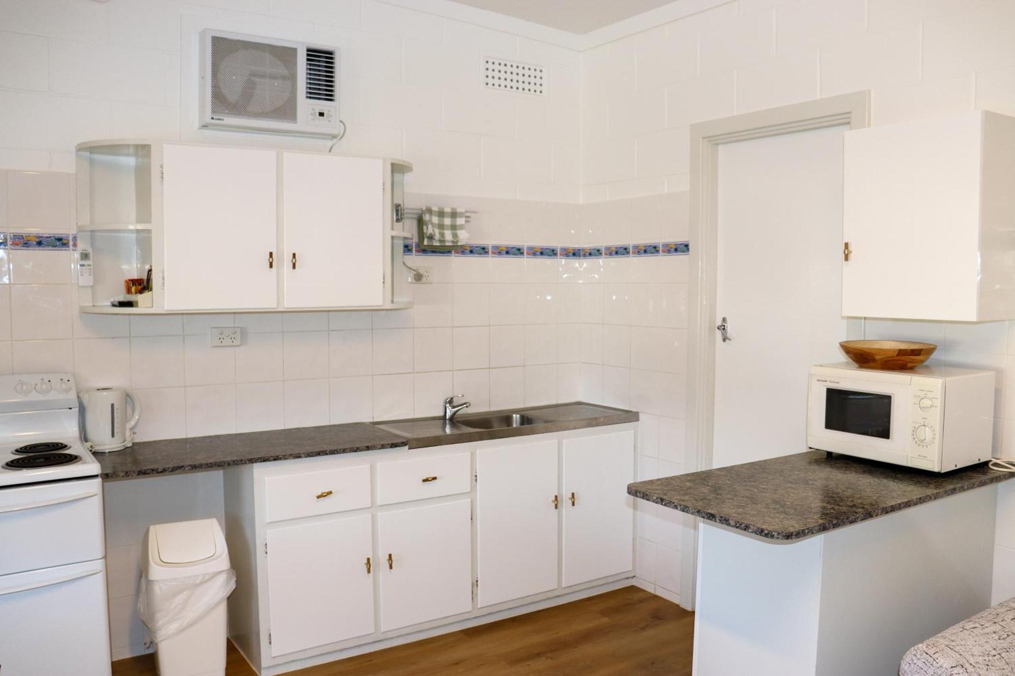 Modra'S Apartments Tumby Bay Exterior photo